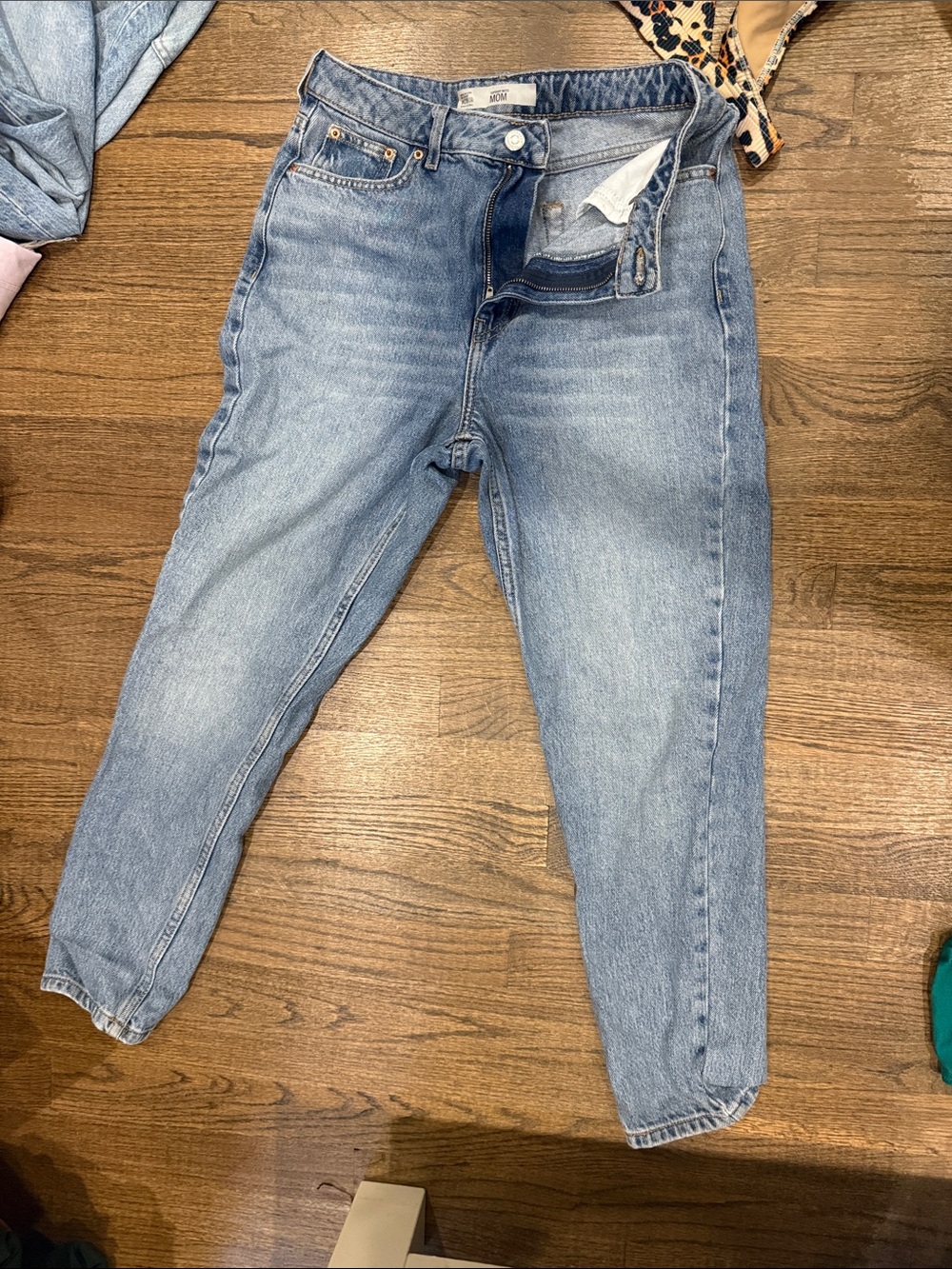 Topshop Light Wash Boyfriend Jeans - Faded Blue